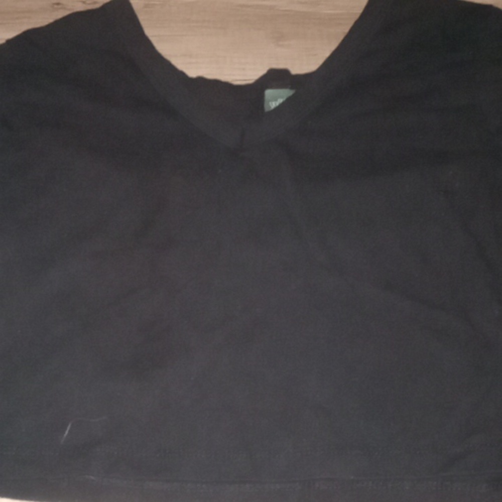 Plan black v-neck crop top